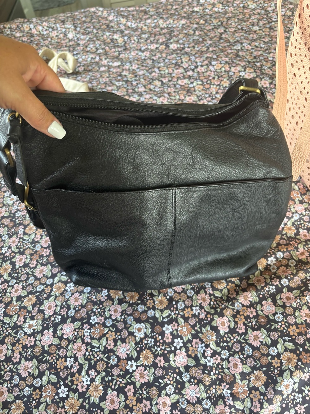 Classic Black Leather Shoulder Bag - Sleek Everyday Carry